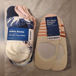 6 pairs of ankle socks and 3 pairs of no show socks.